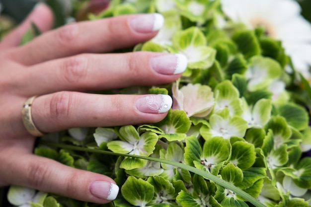 Manicure żelowy trwały i naturalny efekt każdego dnia