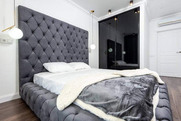 Łóżko tapicerowane 140×200 Komfort i Styl w Twojej Sypialni