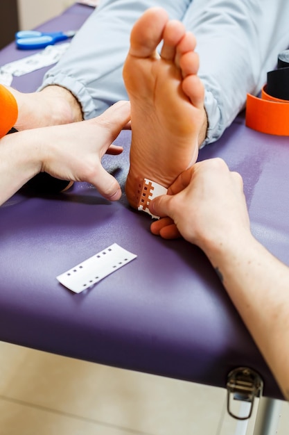 Pedicure na lato idealny na każdą okazję